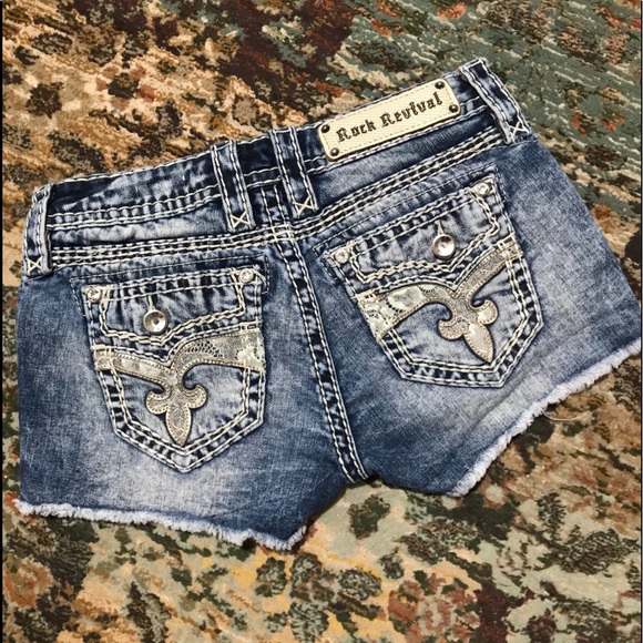 ❌SOLD❌Rock Revival Octavia Shorts size 26.. - Picture 1 of 8